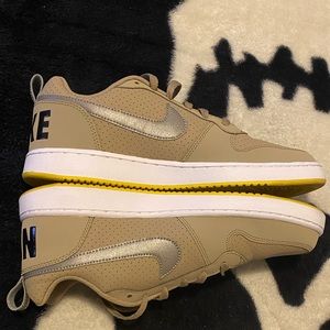 Nike Court Lows - Mens 9.5 - newish